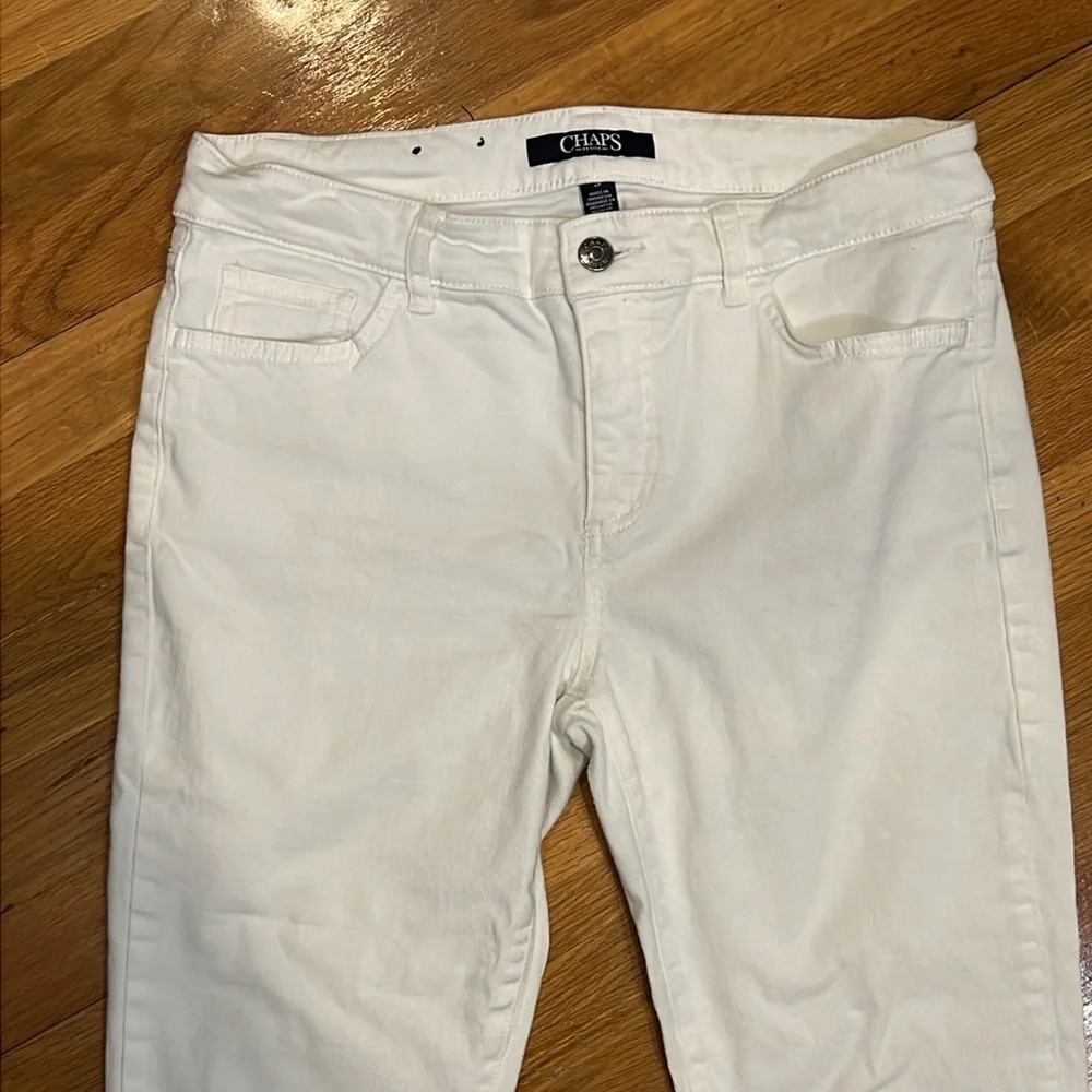 Women’s White Chaps Capri Pants in Petite